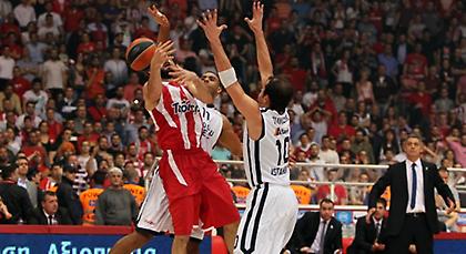 Παράπονα από Εφές για διαιτησία