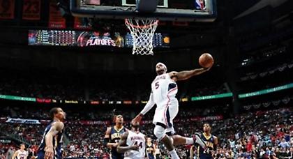 «Ζωντανοί» οι Χοκς