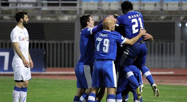 «Ερυθρόλευκα» βλέμματα για Παπαδόπουλο