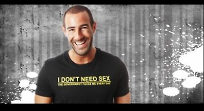 «Η Ελλάδα παράγει πολλούς ανθρώπους που ζουν μέσα στο μίσος και το κόμπλεξ»