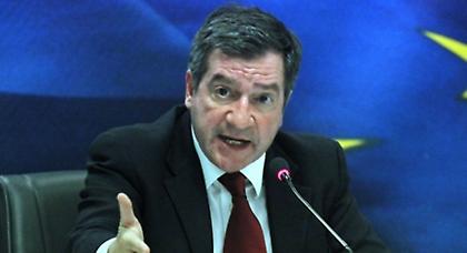 Βουλευτής της Χρυσής Αυγής επιτέθηκε στον Καμίνη αλλά χτύπησε 12χρονη