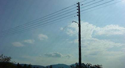 Έκοψαν τον μετασχηματιστή από κολώνα της ΔΕΗ με αλυσοπρίονο!