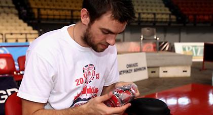 «Να έπαιζα και με ένα πόδι»