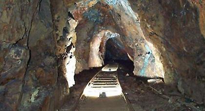 Εκατό νεκροί σε κατάρρευση παράνομου ορυχείου