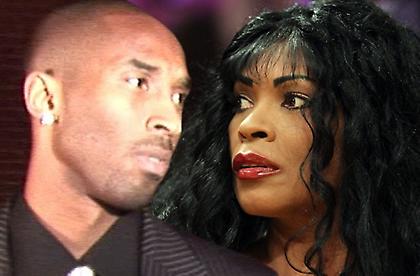 Στα δικαστήρια με τη μητέρα του ο Κόμπι!