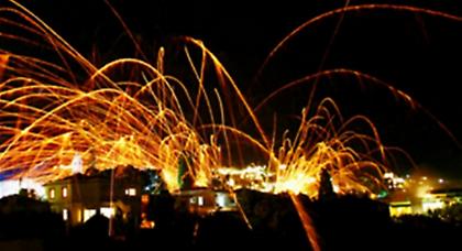 Εντυπωσίασε ο φετινός ρουκετοπόλεμος στη Χίο (video)