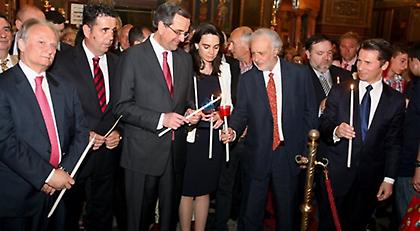 «Ας κρατήσει ο καθένας μέσα του μια αναμμένη λαμπάδα»