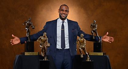 Ο Λεμπρόν και τα… έξι παιδιά του