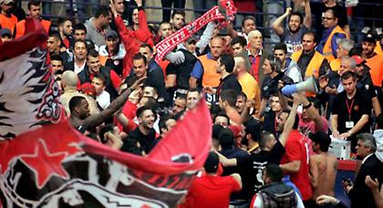 Ερυθρόλευκη κερκίδα στο Λονδίνο!