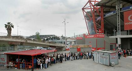 Ουρές για ένα «μαγικό» χαρτάκι