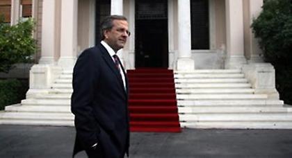 Επαφές Σαμαρά στο Μαξίμου για τις πανελλαδικές