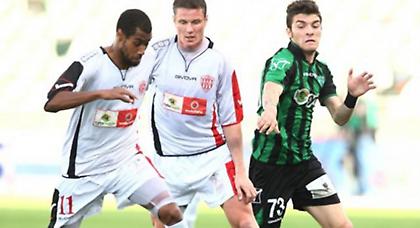 Κρατάει την τύχη στα πόδια της