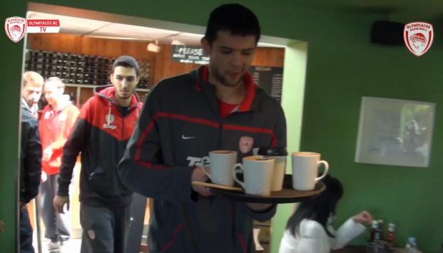 «Παπ», ο καλύτερος σερβιτόρος (video)