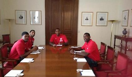 Ο Τζος Πάουελ σε... σύσκεψη στο Μέγαρο