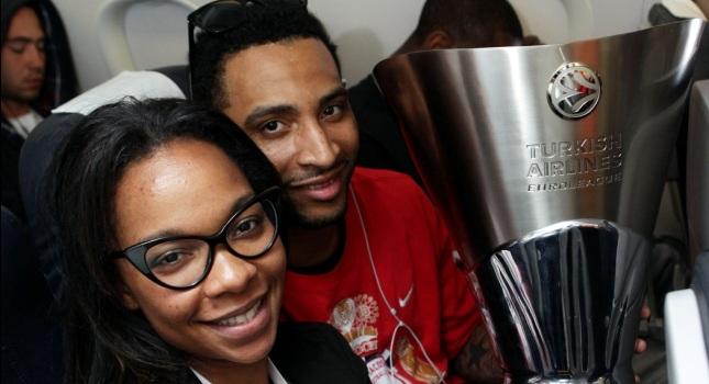 Η κορούλα του Λο δίνει το σύνθημα της νίκης (video)