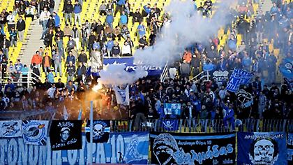 Επίθεση σε γραφεία της «Χρυσής Αυγής» από οπαδούς του Ηρακλή