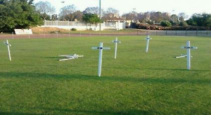 Έκαναν το γήπεδο νεκροταφείο!