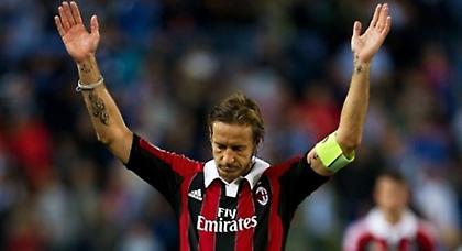 Προτάσεις από Αγγλία και ΗΠΑ έχει ο Αμπροζίνι