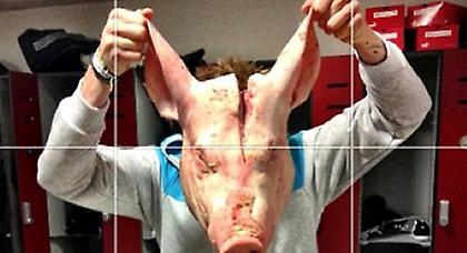 Βρήκε κεφάλι γουρουνιού στο ντουλάπι του ο Τζόουνς