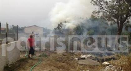 Πυρκαγιά σε κατοικημένη περιοχή στην Ηλεία