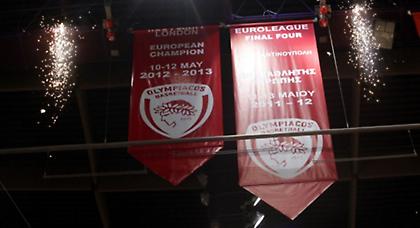 Το λάβαρο στην οροφή (pics)