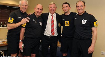 Αυτόγραφα και στους διαιτητές