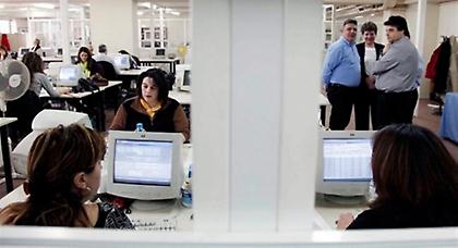 Άνω - κάτω με απολύσεις και διαθεσιμότητα