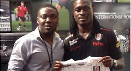 Πόζαρε με τη φανέλα ο Μπόατενγκ