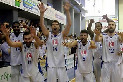 «Δόξα και τιμή στα παιδιά του Πανελευσινιακού»