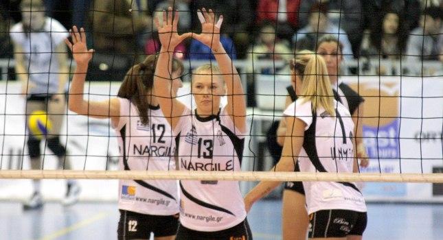 Στα κόκκινα η Γιώτα