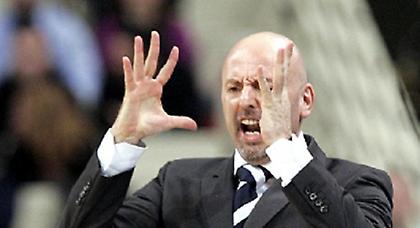 Παραμένει «άλμπατρος»…