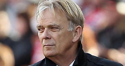 Ο Φίνκε στον πάγκο του Καμερούν