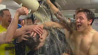 Τι τραβά και ο ρεπόρτερ...(video)