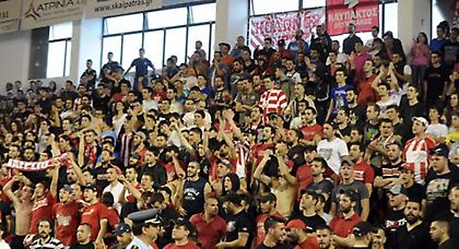 Η «ερυθρόλευκη» κερκίδα στην Πάτρα (video)