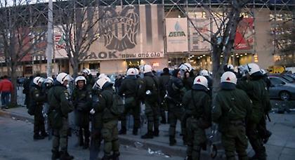 Κόσμος έξω από τα αποδυτήρια του ΠΑΟΚ