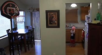 Μικρός στο μάτι, τεράστιος στο μπάσκετ (video)