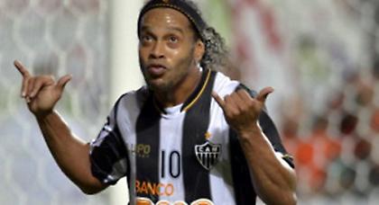 Συνεχίζει να μαγεύει ο Ροναλντίνιο (video)