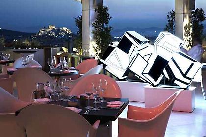 Galaxy Bar & Restaurant: τραπεζάκια έξω με θέα και γεύσεις