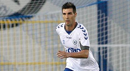 «Τους παίρνει, για να μην τους πάρουν άλλοι»