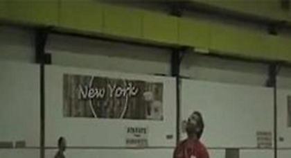 Προπονητής σκοράρει μέσα από την οροφή