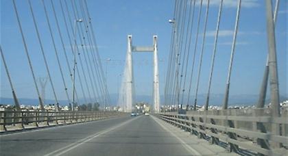 Ήθελαν να κλέψουν κάγκελα από τη γέφυρα της Χαλκίδας!