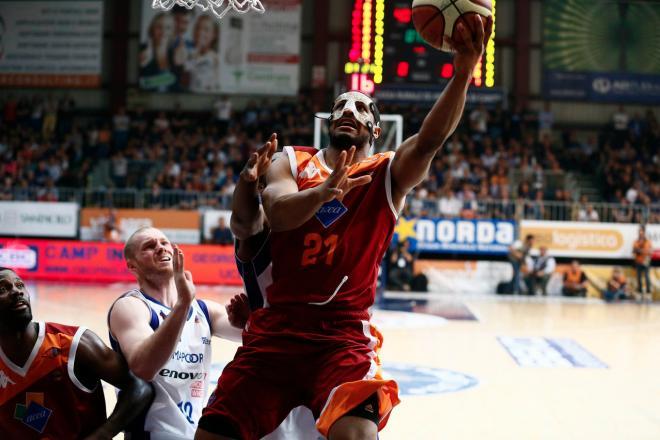 Στον τελικό η Ρόμα, απέκλεισε την Καντού