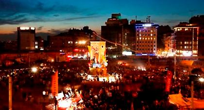 Οι διαδηλωτές συγκεντρώνονται πάλι στην πλατεία Ταξίμ