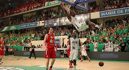 Το σήκωσε η… έβδομη!