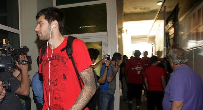 Έφτασαν ΟΑΚΑ οι «ερυθρόλευκοι» (Web TV)