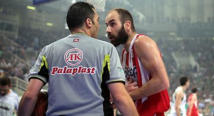 Έξαλλος ο Σπανούλης με τη διαιτησία!