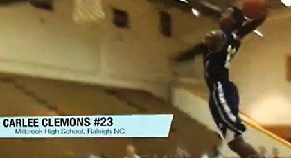 Μαθητής γυμνασίου κάρφωσε πάνω από δυο παίκτες (video)