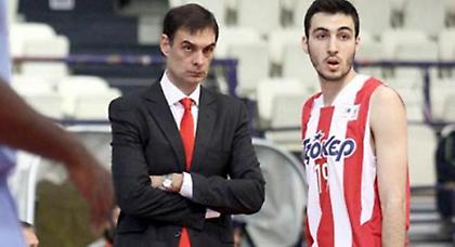 Η συνήθεια του Μπαρτζώκα στις συνεντεύξεις Τύπου (Video)