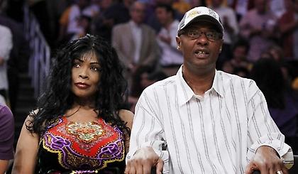 Τα βρήκε με τους γονείς του ο Κόμπι