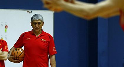 Διαψεύδουν τα περί αποχώρησης Γιαννάκη από την Κίνα